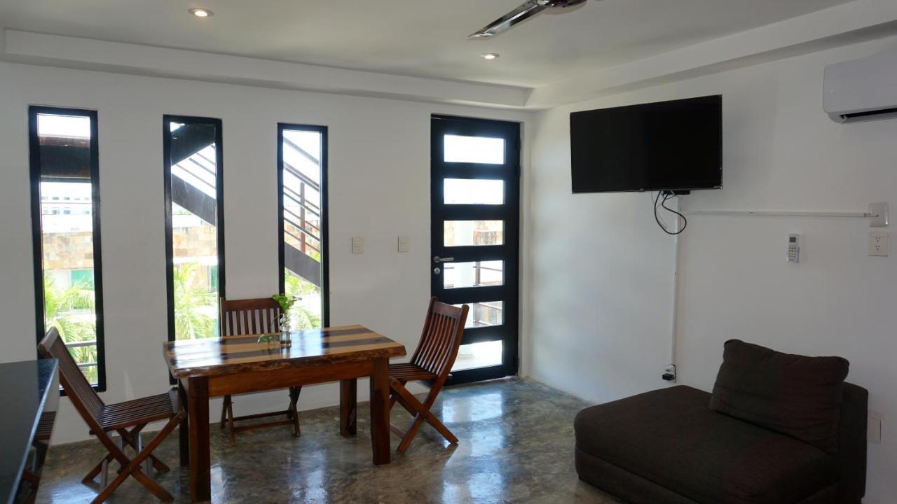 Casa Ticul Hotel Boutique - 5Th Ave (Adults Only) Playa del Carmen Eksteriør billede A living room with a television