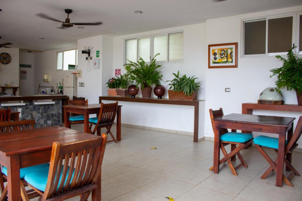 Casa Ticul Hotel Boutique - 5Th Ave (Adults Only) Playa del Carmen Eksteriør billede The dining room at the hostel