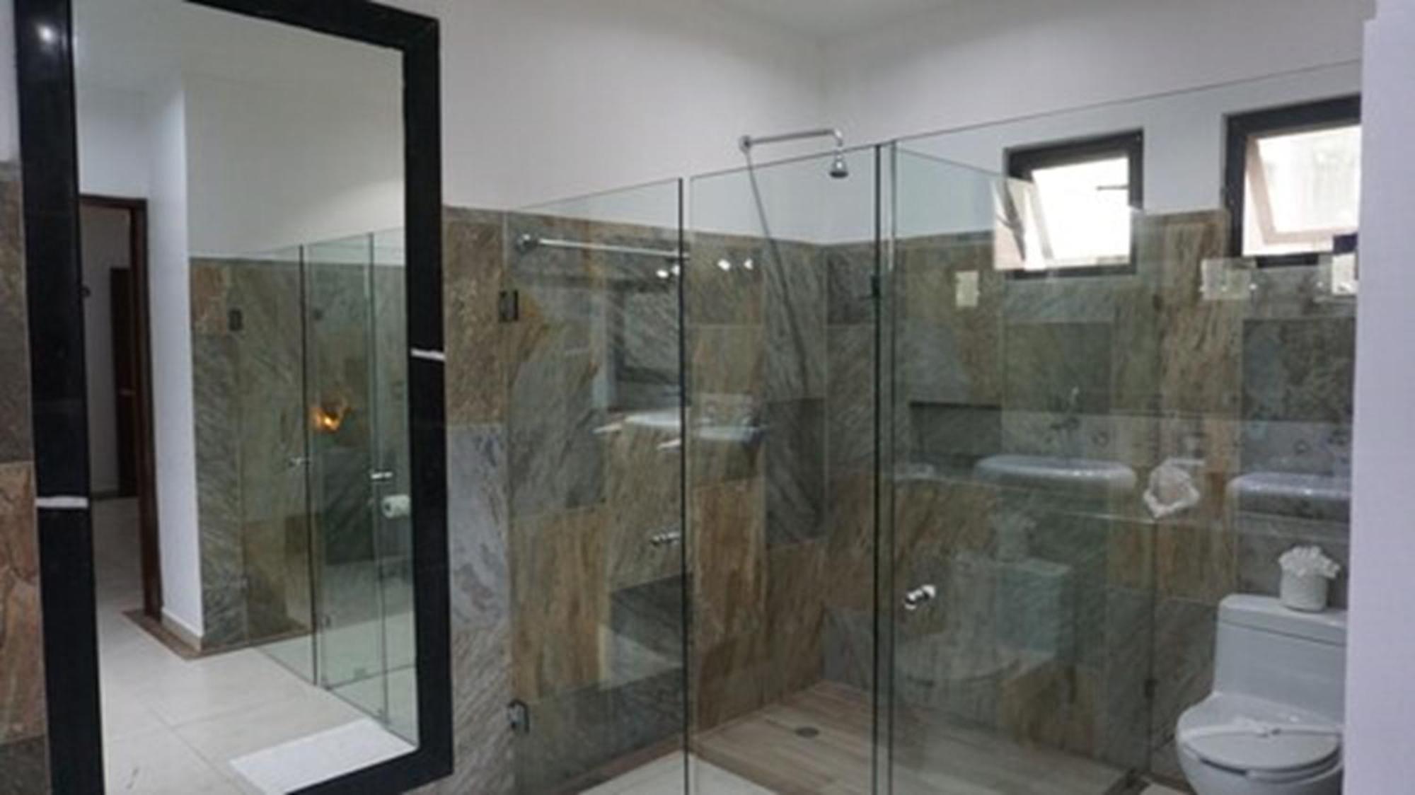 Casa Ticul Hotel Boutique - 5Th Ave (Adults Only) Playa del Carmen Eksteriør billede A shower enclosure