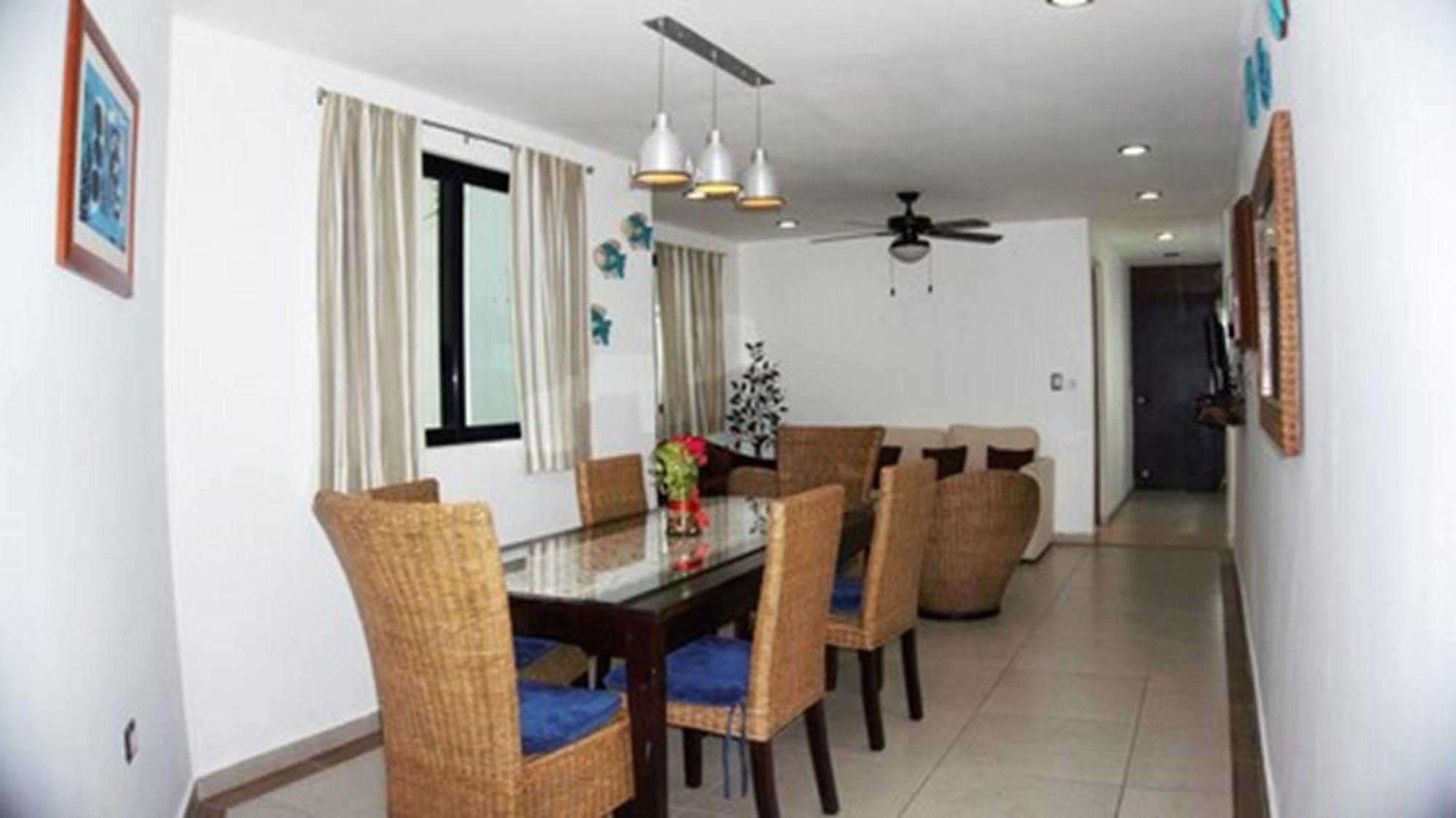 Casa Ticul Hotel Boutique - 5Th Ave (Adults Only) Playa del Carmen Eksteriør billede A dining room